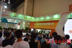 鄭州電動(dòng)車(chē)展，魯客篷車(chē)現(xiàn)場(chǎng)人氣火爆