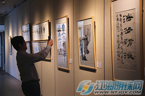 南通書(shū)畫(huà)院院藏精品展今天開(kāi)展(圖4)