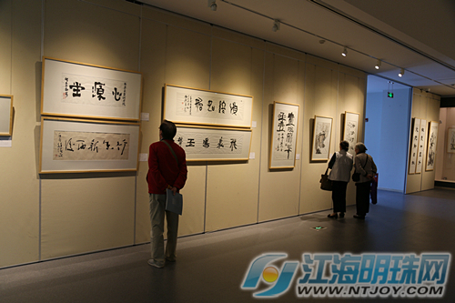 南通書(shū)畫(huà)院院藏精品展今天開(kāi)展(圖3)